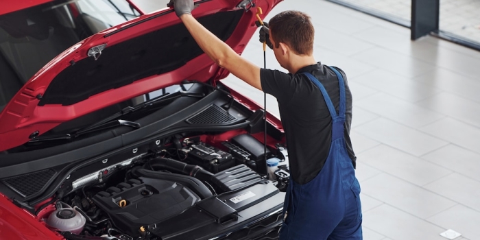 Exploring an Auto Repair Shop in Dubai